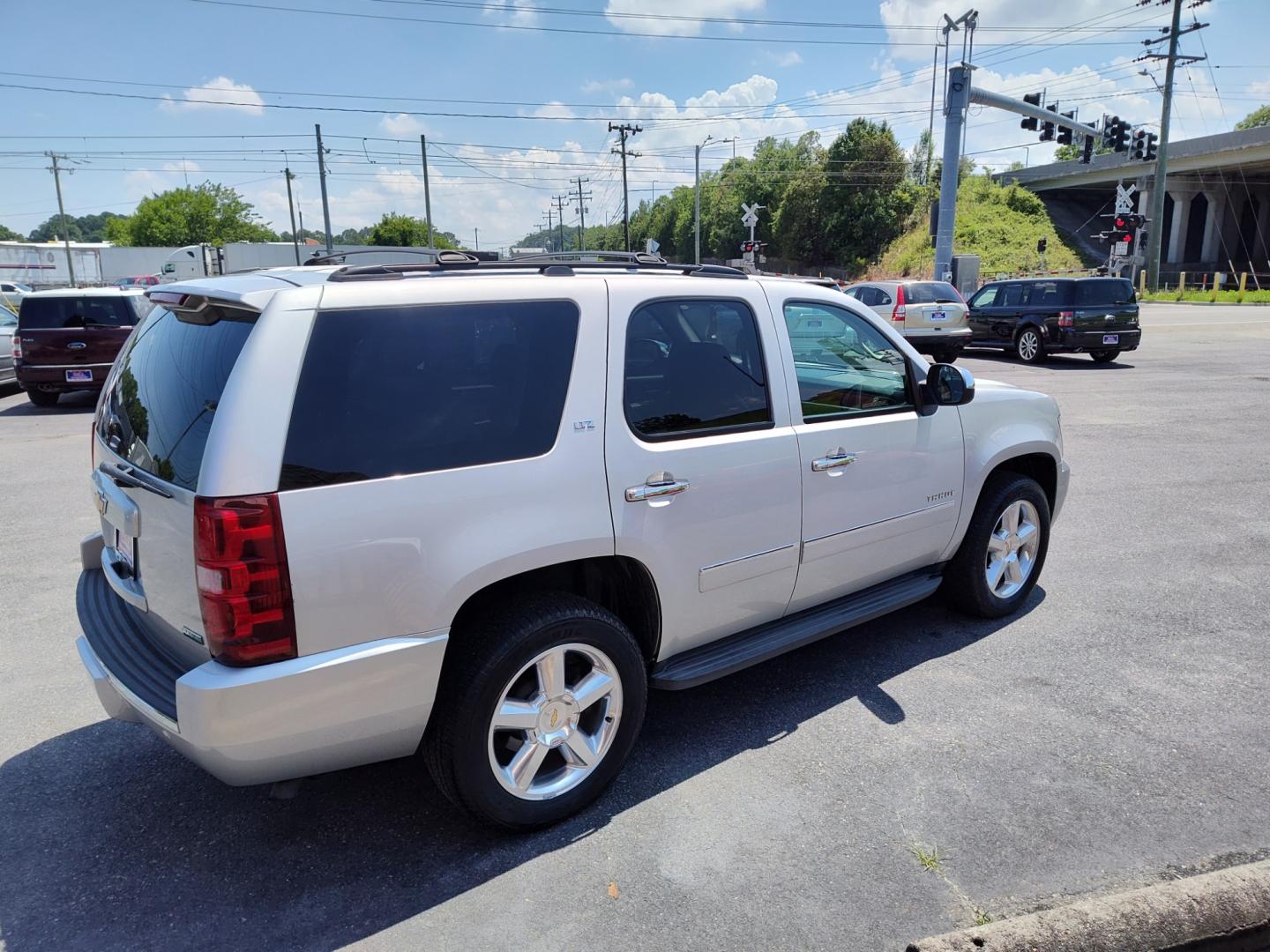 2010 Silver Chevrolet Tahoe (1GNUKCE07AR) , located at 5700 Curlew Drive, Norfolk, VA, 23502, (757) 455-6330, 36.841885, -76.209412 - Photo#17